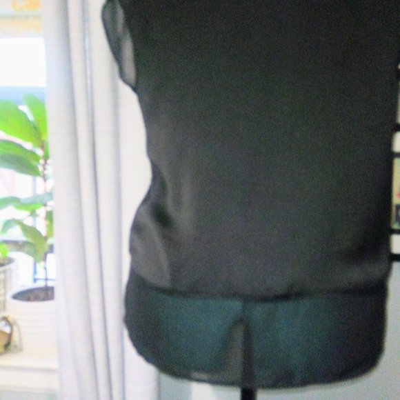 Vince Camuto Short-Sleeved Cutout Detail Blouse Sz S - Picture 10 of 15